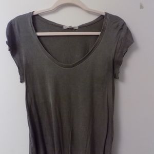 Gray short sleeved tee